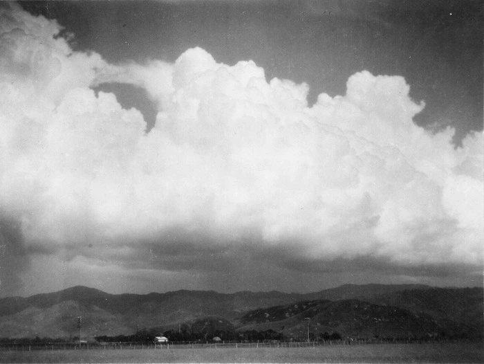 A Tararua thunder cloud