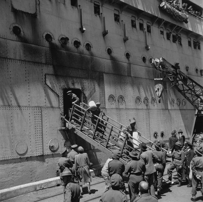 Maori Battalion disembarking from a troopship