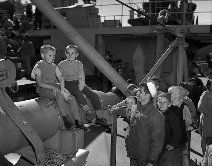 Polish refugees, including boys Stanislaw Manterys and Petrus, arriving in New Zealand on the ship General Randall