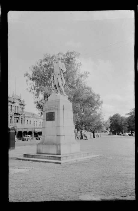 Statue of James Cook, Victoria Square, Christchurch