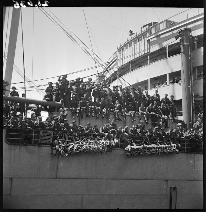 Members of the Maori Battalion returning home after World War 2, Wellington Harbour