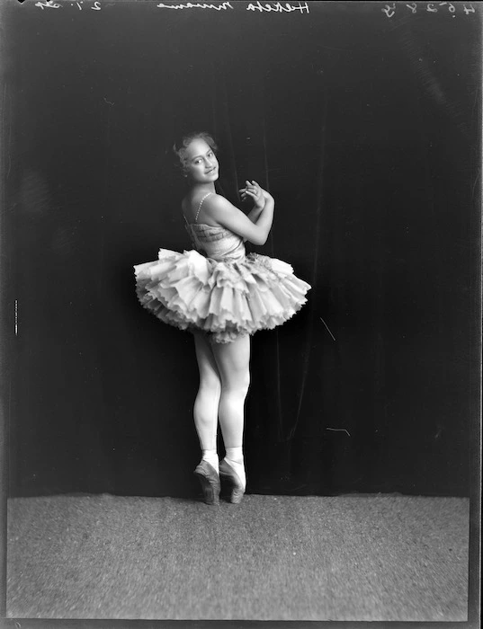 Dancer, Miriama Heketa in ballet pose