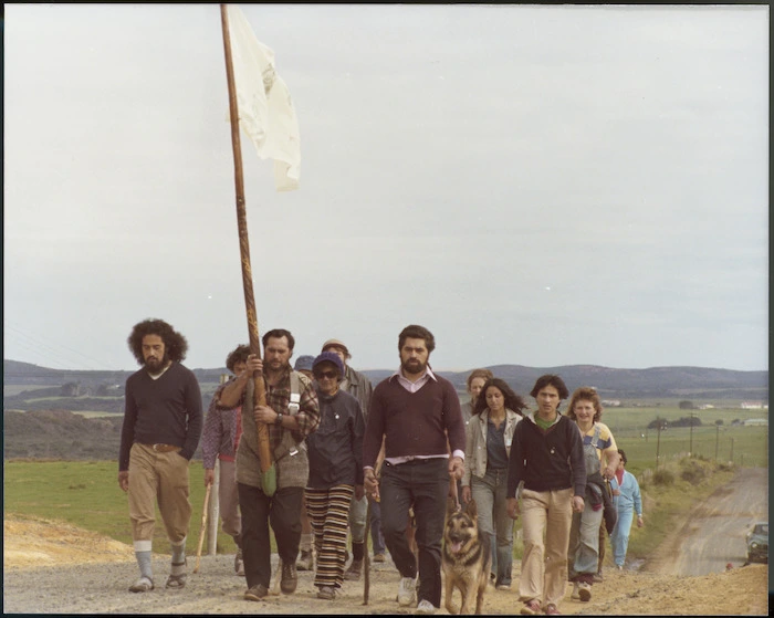 Photograph Māori Land March demonstrators between Te Hapua and Mangamuka