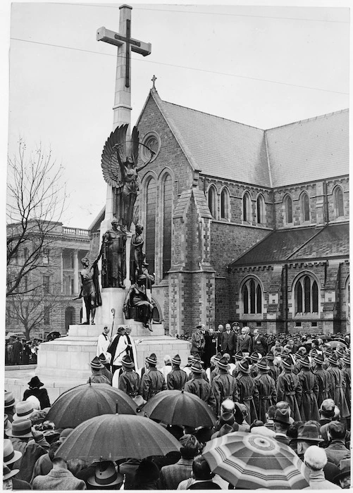 Green & Hahn : Photograph of ceremonial unveiling of War Memorial, Christchurch