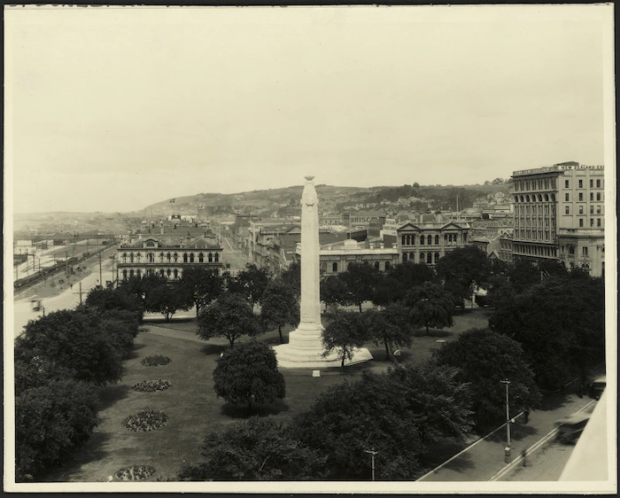 Creator unknown : Photograph of Queens Gardens, Dunedin, and the Cenotaph