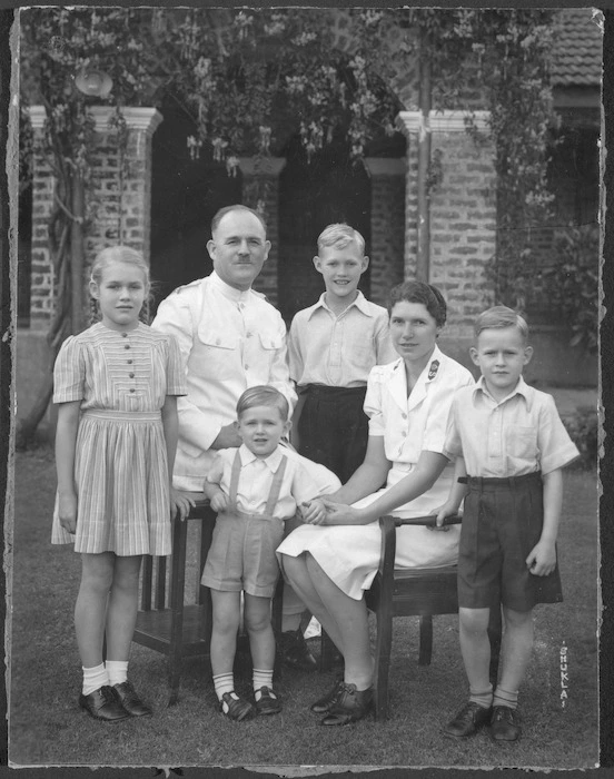 Alfred Bramwell Cook, Dorothy Frances Cook and their children, Anand, India