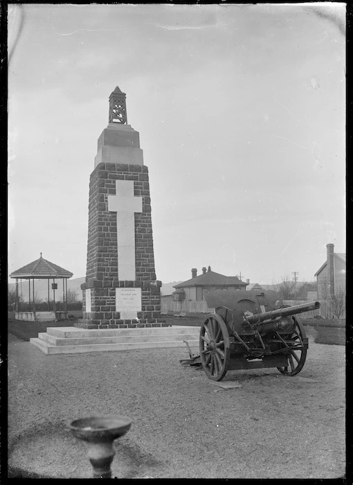 Soldiers' monument at Mosgiel.