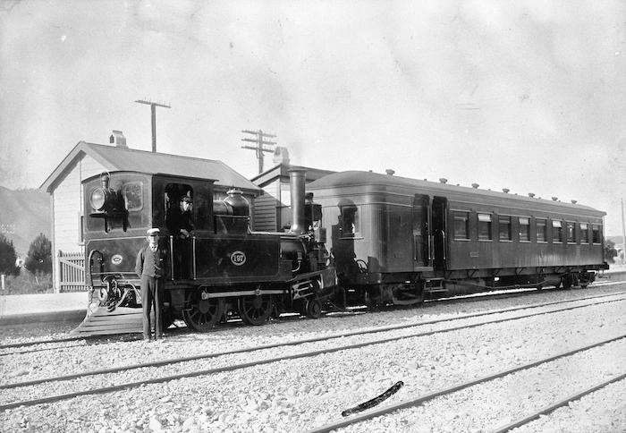 197 D class Neilson locomotive (1844/74) and railway employees