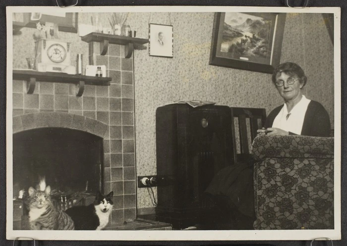 Smith, Rod, active 2016: Photograph of Emma Smith at home in Seine Street, Island Bay