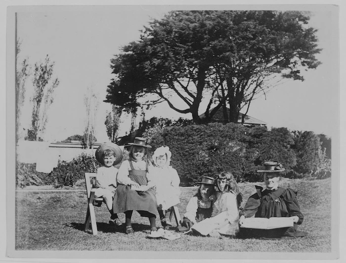 Children from the Beauchamp family and others at 75 Tinakori Rd, Wellington