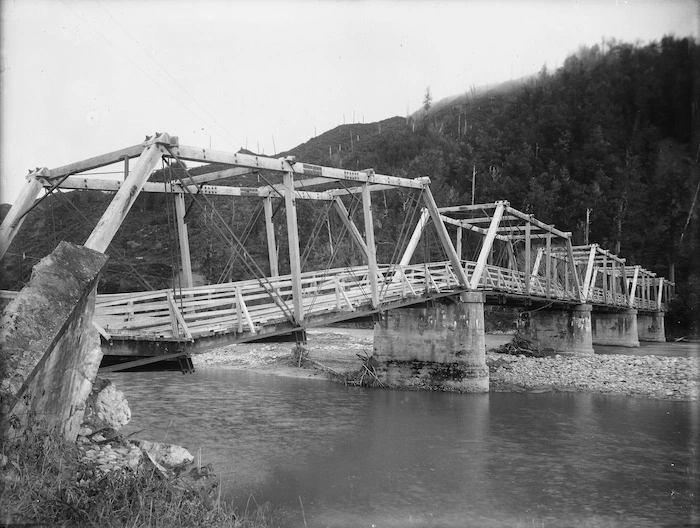 Matakitaki bridge, damaged by the Murchison earthquake