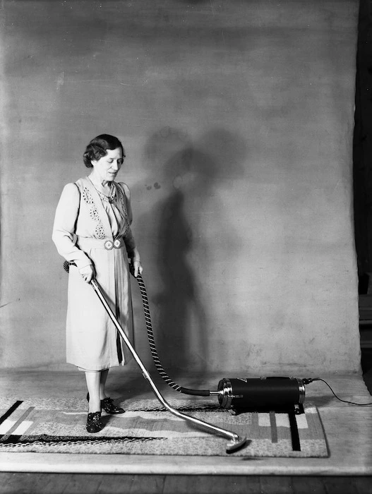 Aunt Daisy (Maud Basham) demonstrating a vacuum cleaner
