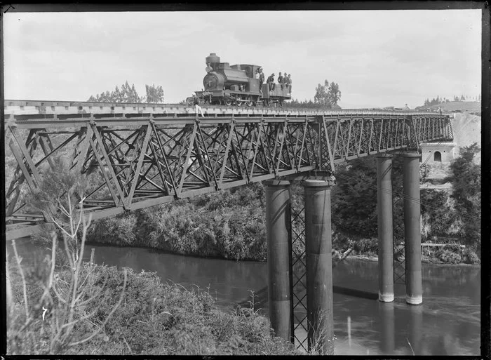Engine crossing the Hamilton Railway Bridge