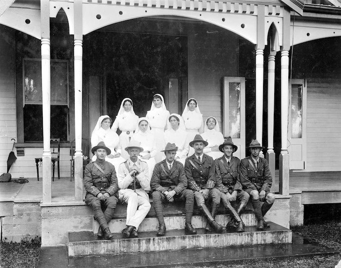 Group of nursing staff and members of the armed forces at Apia Hospital during World War I