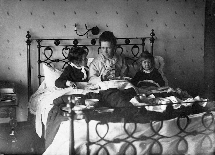 Edie, Phyllis and Sylvia Fell, in bed with influenza, Nelson