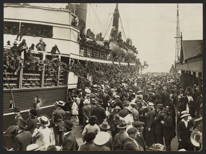 Creator unknown : Photograph of World War I troops being farewelled as they depart by ship, taken by the Weekly Press, Christchurch