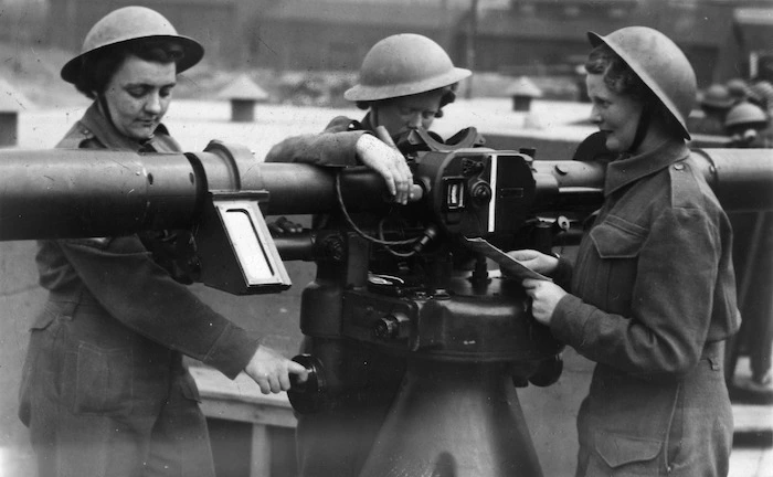 Members of the Women's Army Auxiliary Corps operating a range finder
