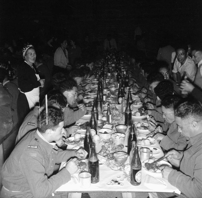 Members of the returning Maori Battalion eating a meal