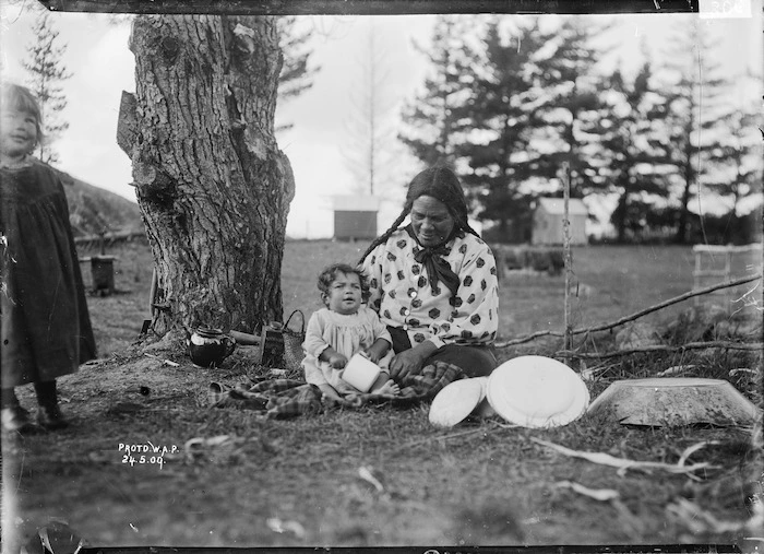 Maori woman and children