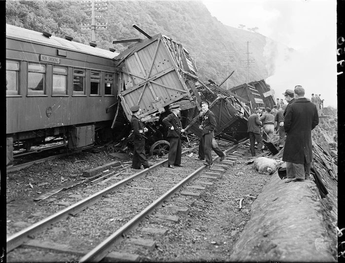 Train crash at Ngahauranga (Ngauranga)