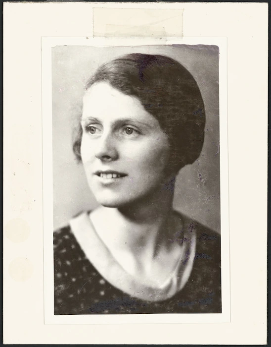 Locke, Elsie Violet, 1912-2001 :Photograph of writer Elsie Locke