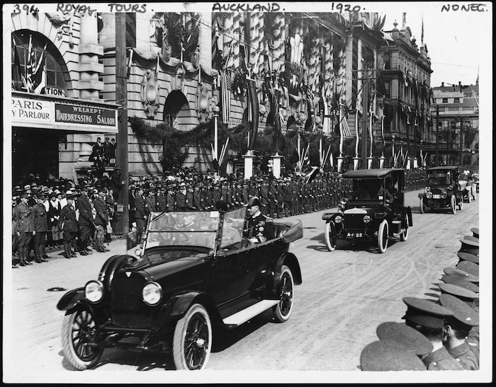 Creator unknown : Photograph of a parade in Auckland to mark the visit of the Prince of Wales