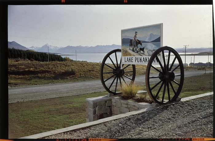 Mackenzie and his dog sign, Lake Pukaki