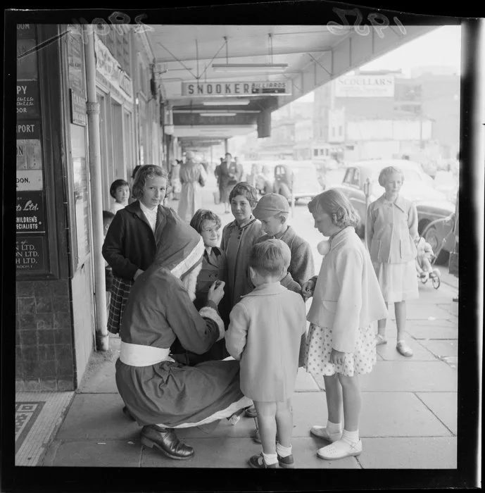 Father Christmas, talking to children, Courtenay Place, Wellington