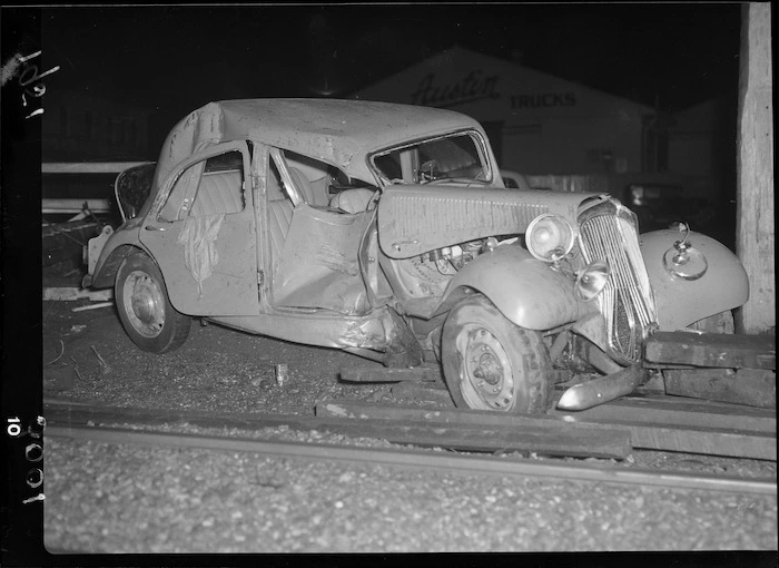 Car accident on Petone level crossing