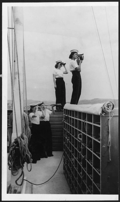 Creator unknown : Photograph of members of the Women's Royal New Zealand Naval Service, at signalling training, during World War II
