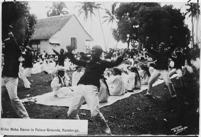 Meka Meka dance in the palace grounds, Rarotonga