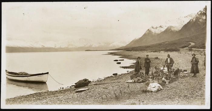 Creator unknown : Photograph of a hunting party at Lake Hawea