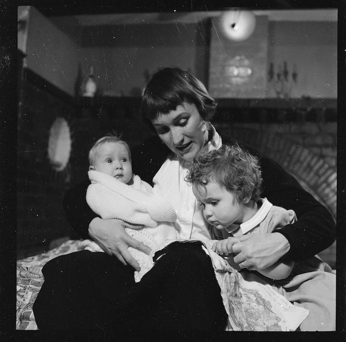 Edith Campion with her daughters Anna and Jane
