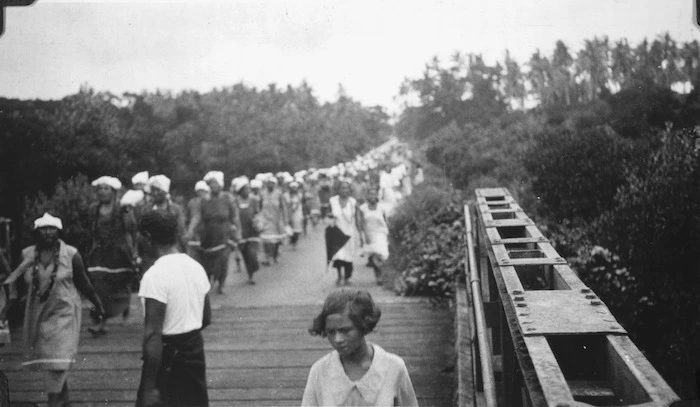 The head of a procession of a thousand women of the Samoan Mau movement