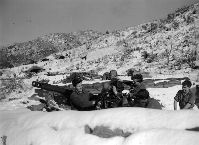 [New Zealand gunners cleaning their 25 pounder after a heavy snowfall, Korea]