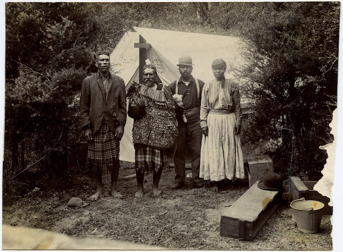 Tuhoe group, with Tutakangahau, his son Tukuaterangi, his daughter-in-law Te Kura, and Te Kokau