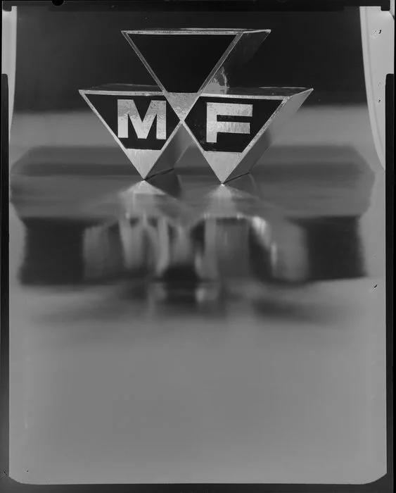"M/F" sign