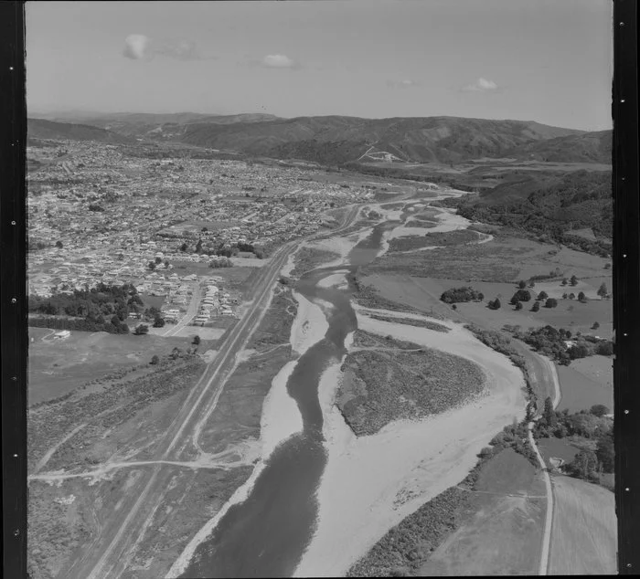 Upper Hutt, including Hutt River, looking south