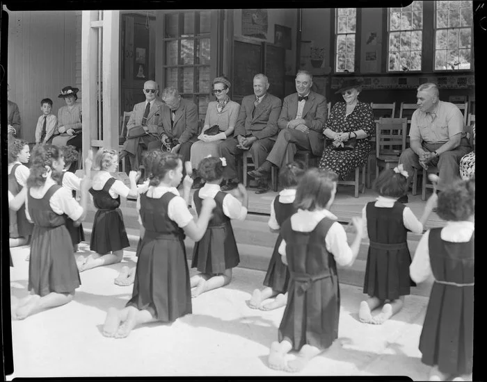 Horohoro school girls performing for Sir Peter Buck at his welcoming ceremony