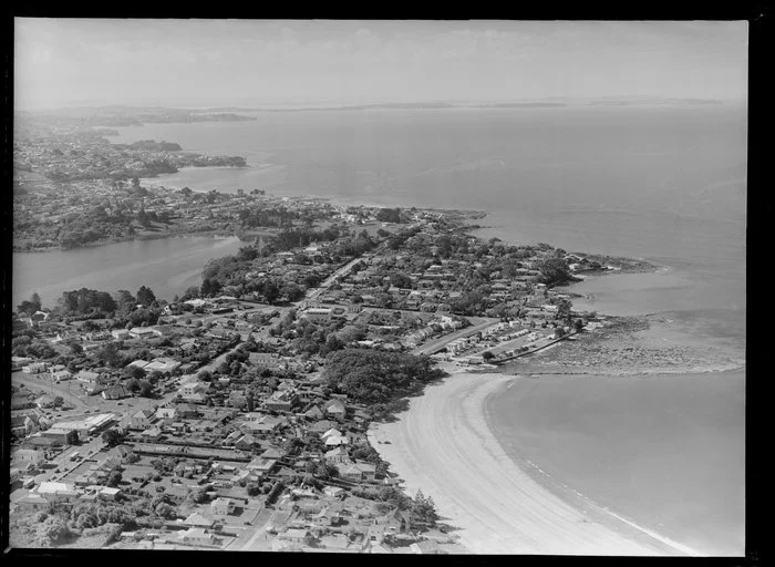 Takapuna, Auckland, showing housing and beach