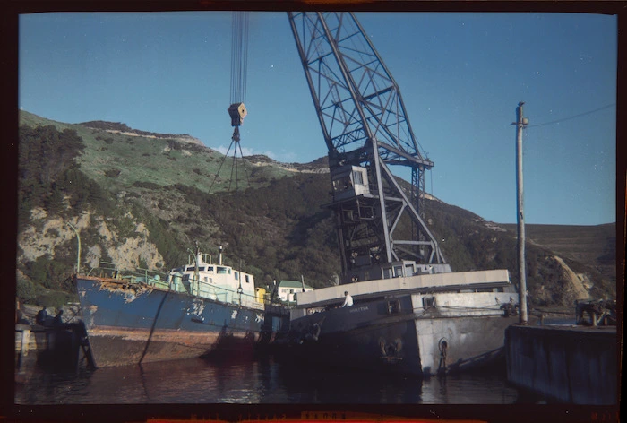 Launch Marlyn being lifted by floating crane Hikitia, Wellington