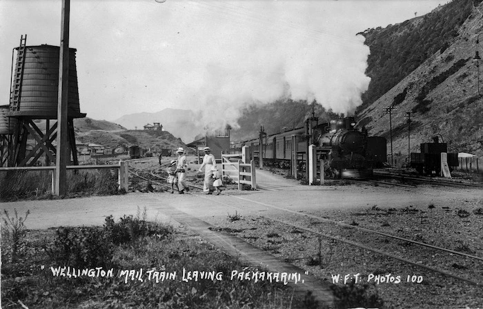 Wellington mail train leaving Paekakariki station