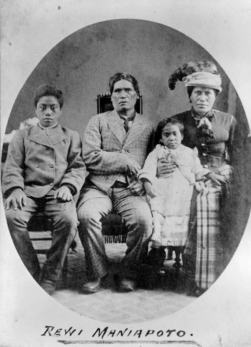 Rewi Manga Maniapoto and Te Rohu Maniapoto, with children