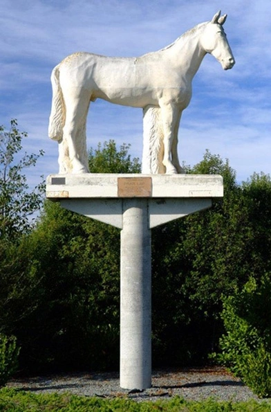 Phar Lap memorial