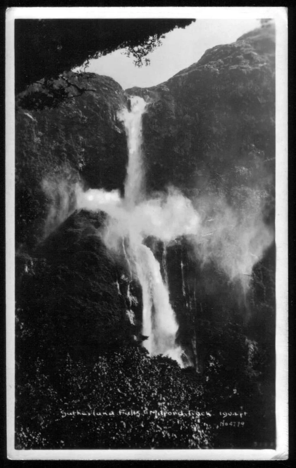 Sutherland Falls Milford Track New Zealand