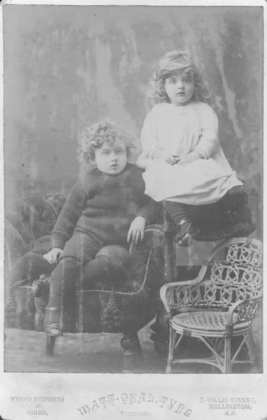 John Gilbert Mair and Kate Airini Vane (Caption: Gilbert Mair's children)