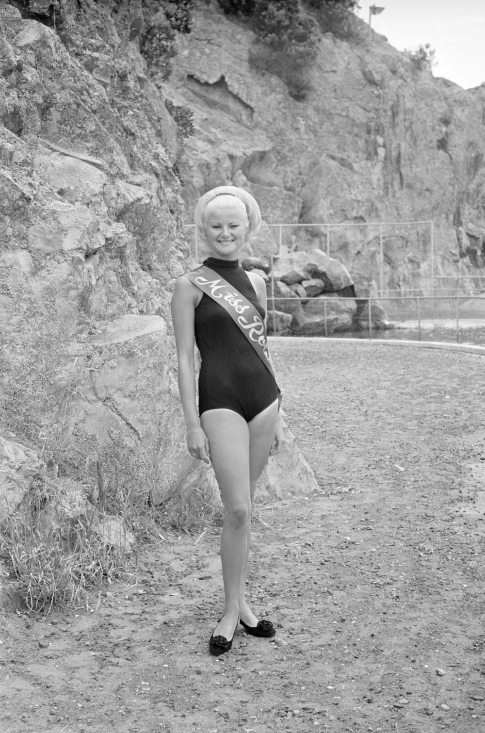 "Holiday beauties on parade": Miss Rotorua Louise Cornes