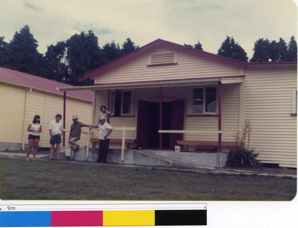 Bruce McFadgen, Wiremu Ohia, & Ratima Rolleston at Tawhitinui marae (Ams 248)
