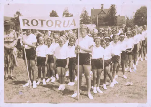 Black and white photograph of Rotorua Primary School sports day at Government Gardens, 1940