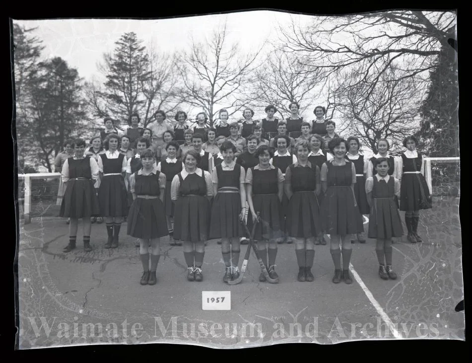 Women's hockey teams, 1957